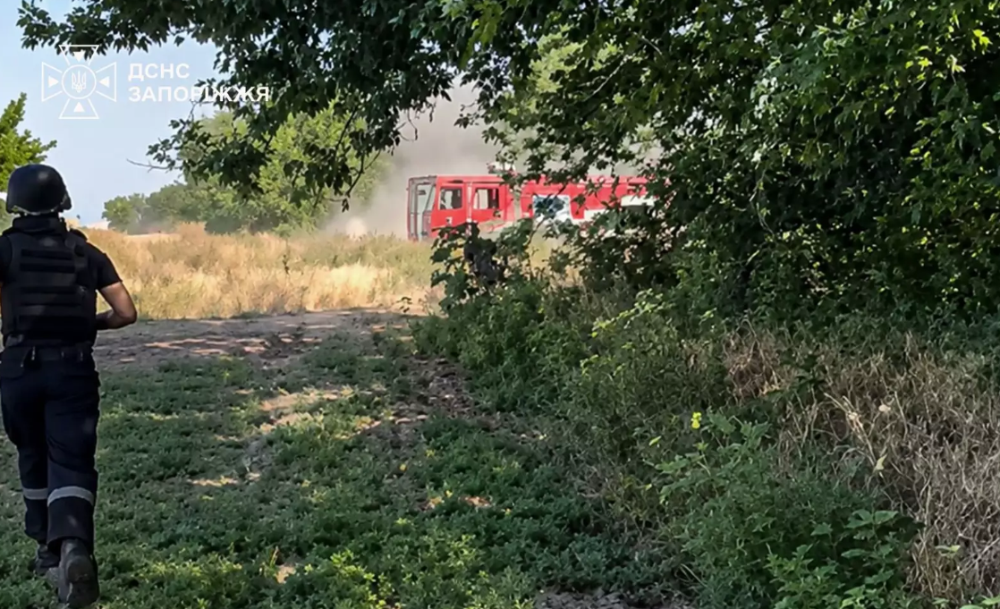 Росіяни атакували рятувальників під час гасіння пожежі на Запоріжжі, є постраждалі